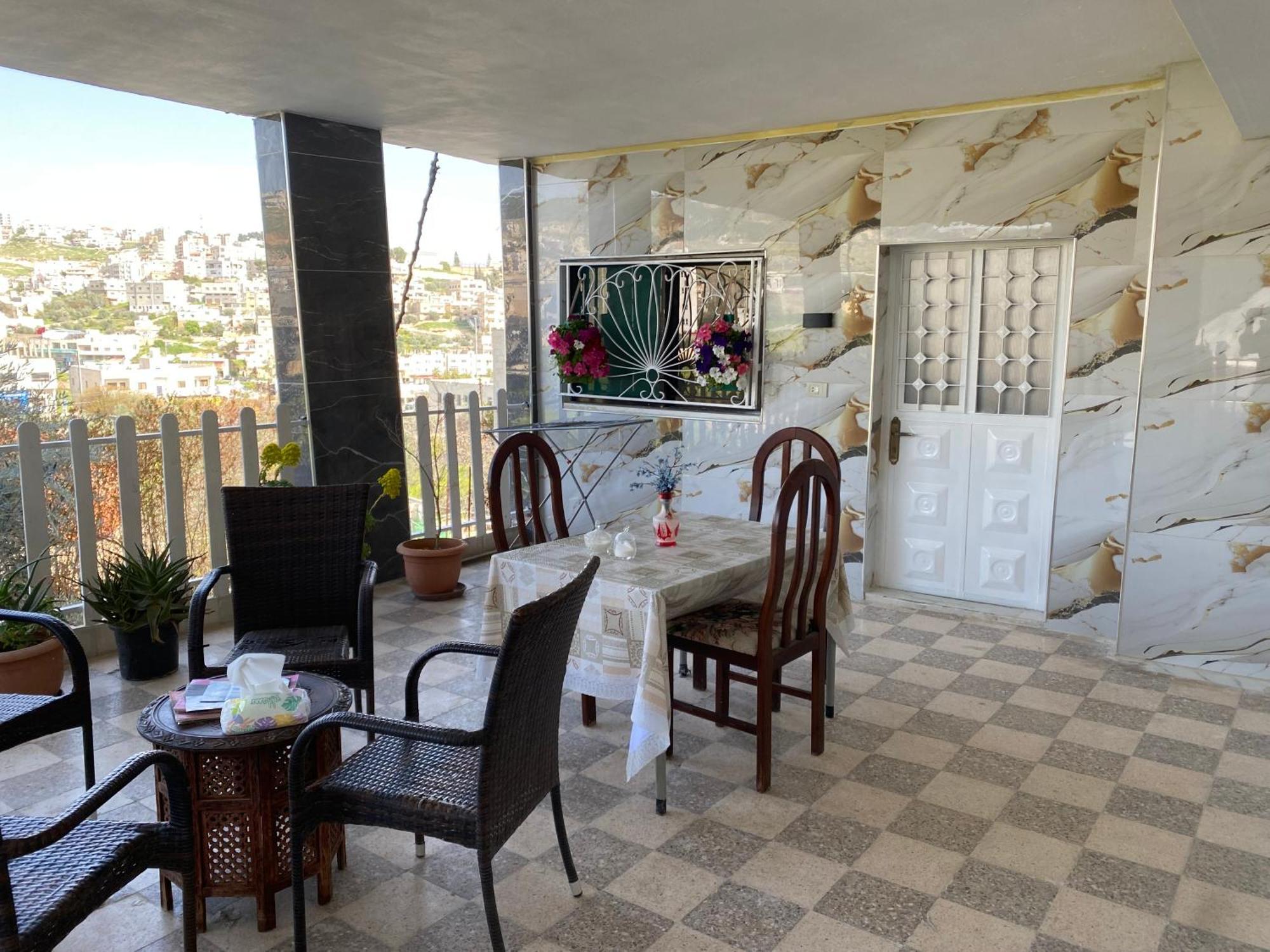 Huseein Rooms Jarash Exterior foto